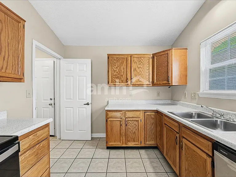 7315 Cordova Dr — Photo 4