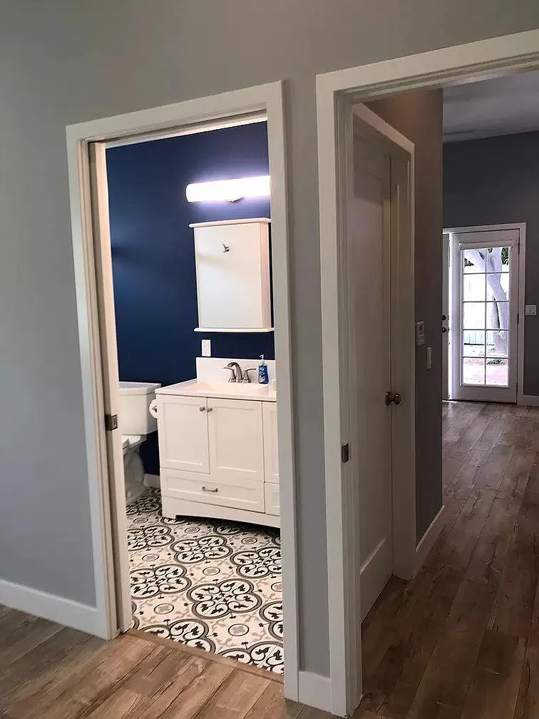 6927 Cozycroft Ave — Photo 3