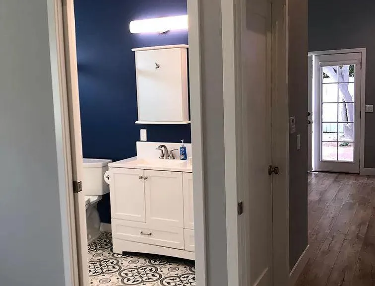6927 Cozycroft Ave — Photo 3