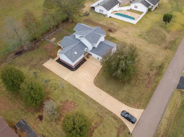 60 Dawn Ln, Savannah, TN 38372