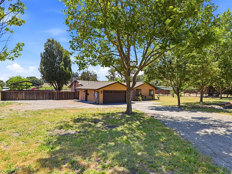10200 Parrish View Dr — Photo 3
