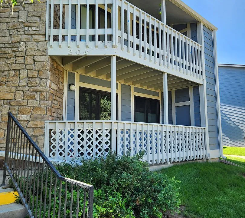 8335 Fairmount Dr #10-108