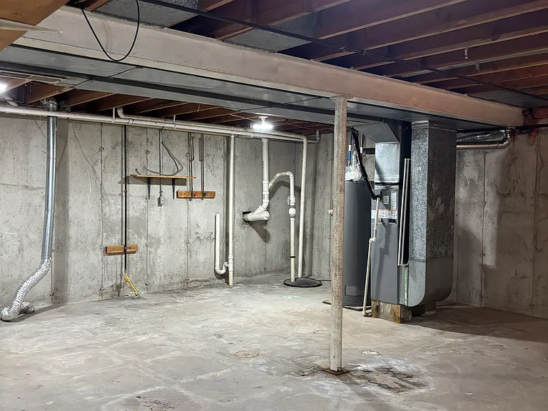 209 E North St #A — Photo 3