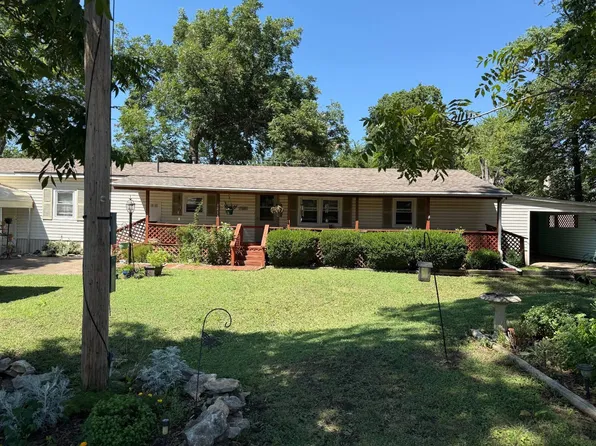 1213 6th St, Oswego, KS 67356