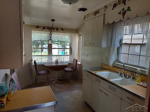 3rd image of 3044 Adams Ave