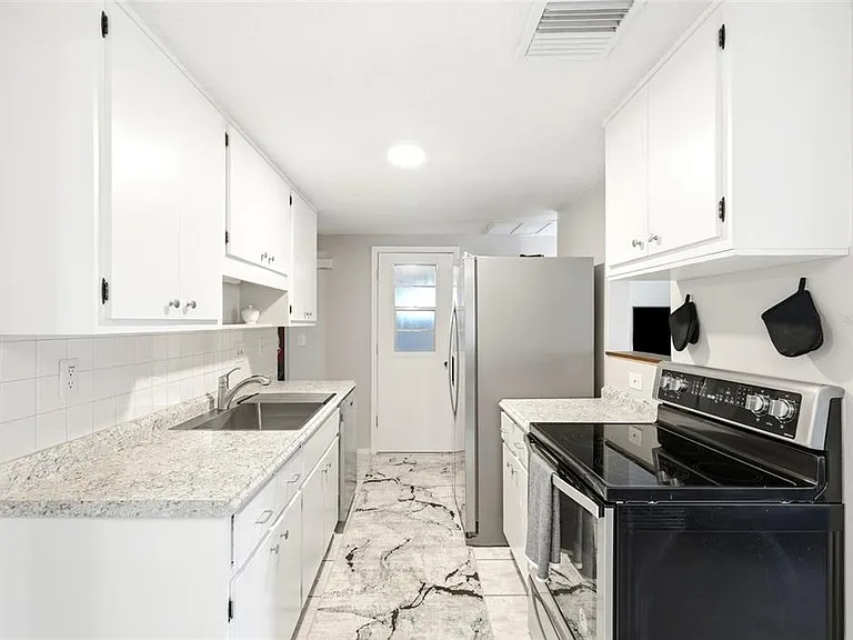 1008 Heron Ct — Photo 26
