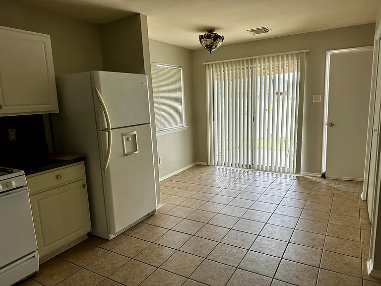 1585 Nichole Woods Dr — Photo 8