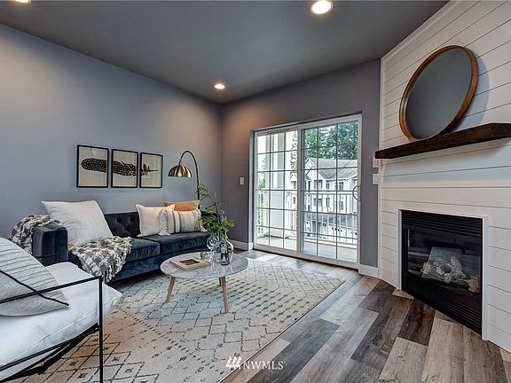 4th image of 14714 Admiralty Way APT A319