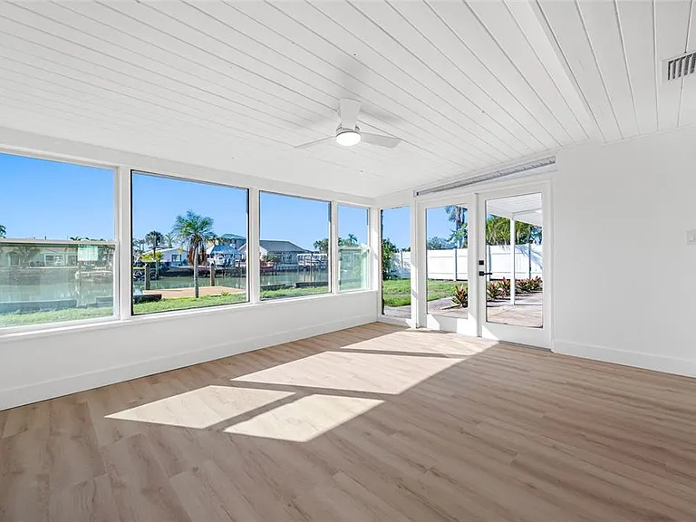 7930 Causeway Blvd S — Photo 18