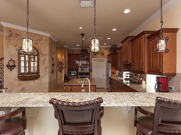 4th image of 20 Cypresswood Dr S