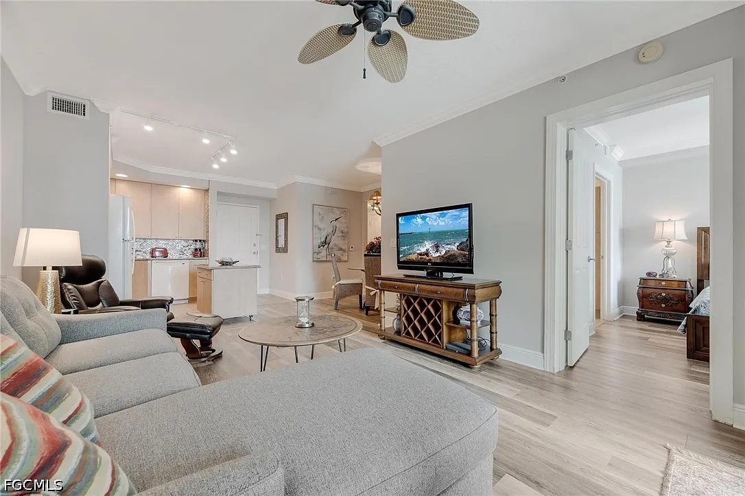 1 bed, 1.5 bath, 685 sqft, $3,300 — Photo 4