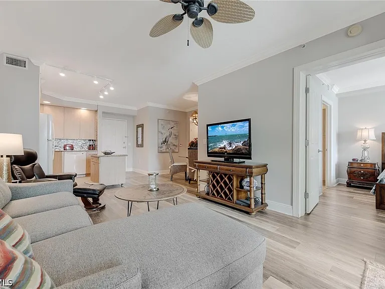 2825 Palm Beach Blvd #210 — Photo 4