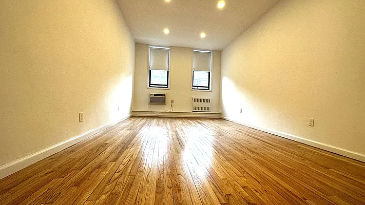 Rented by HOLTON REAL ESTATE INC. | media 20