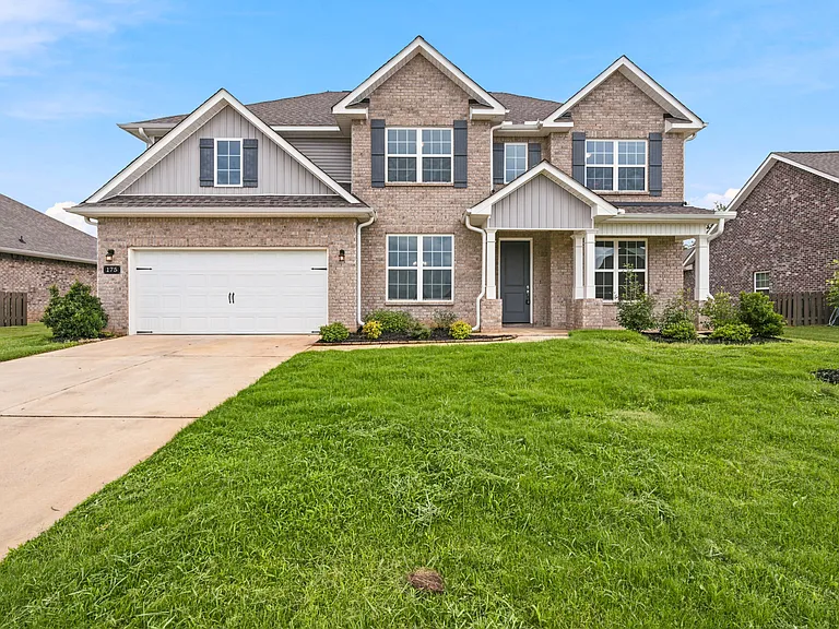 175 Slade Thomas Dr — Photo 1