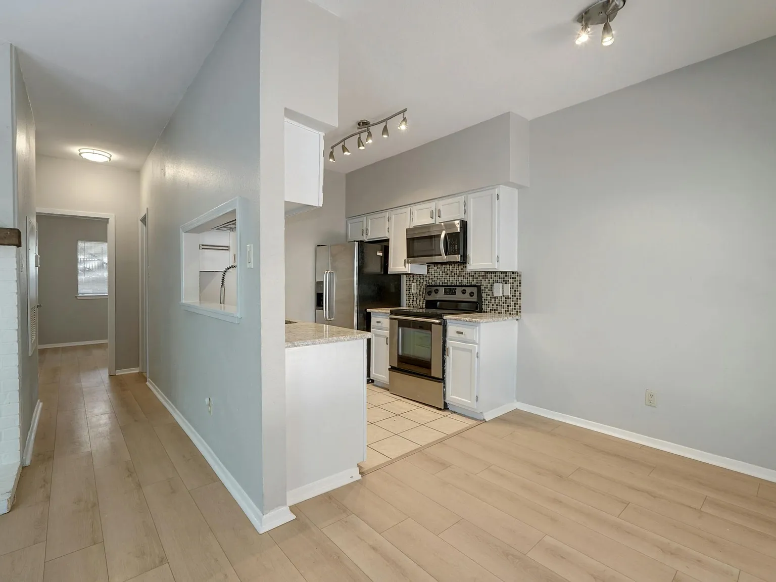 2 bed, 820 sqft, $1,900 — Photo 4