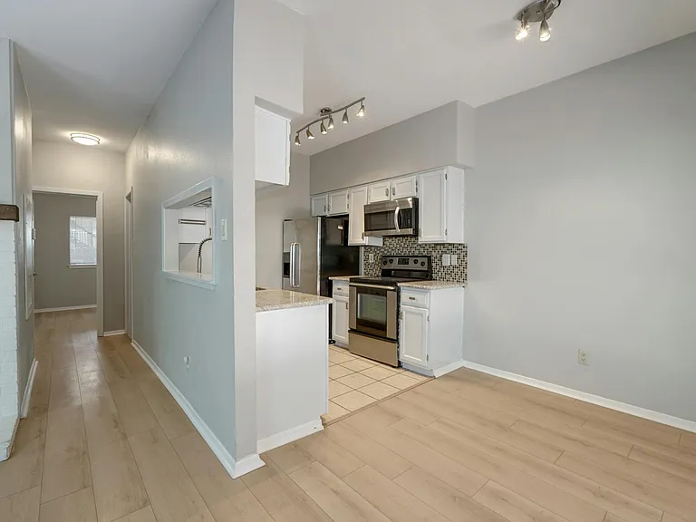 908 Poplar St #103 — Photo 4