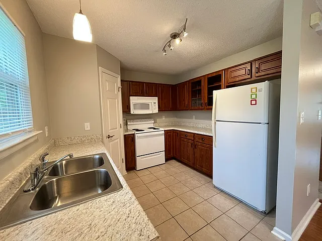 172 Sandy Hollow Dr NW — Photo 4
