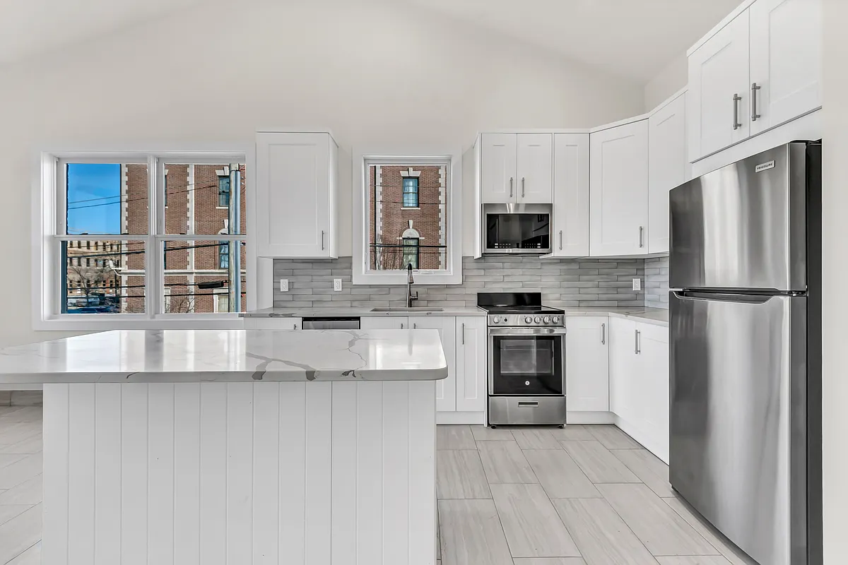 Building Photo - 18-20 4th Ave #101