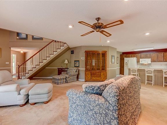 4th image of 335 Deerwood Ln