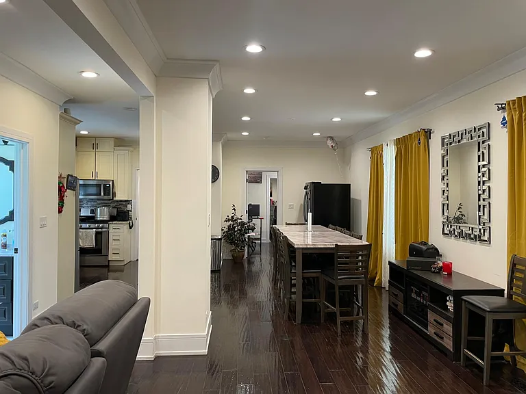 2428 Erie St — Photo 7