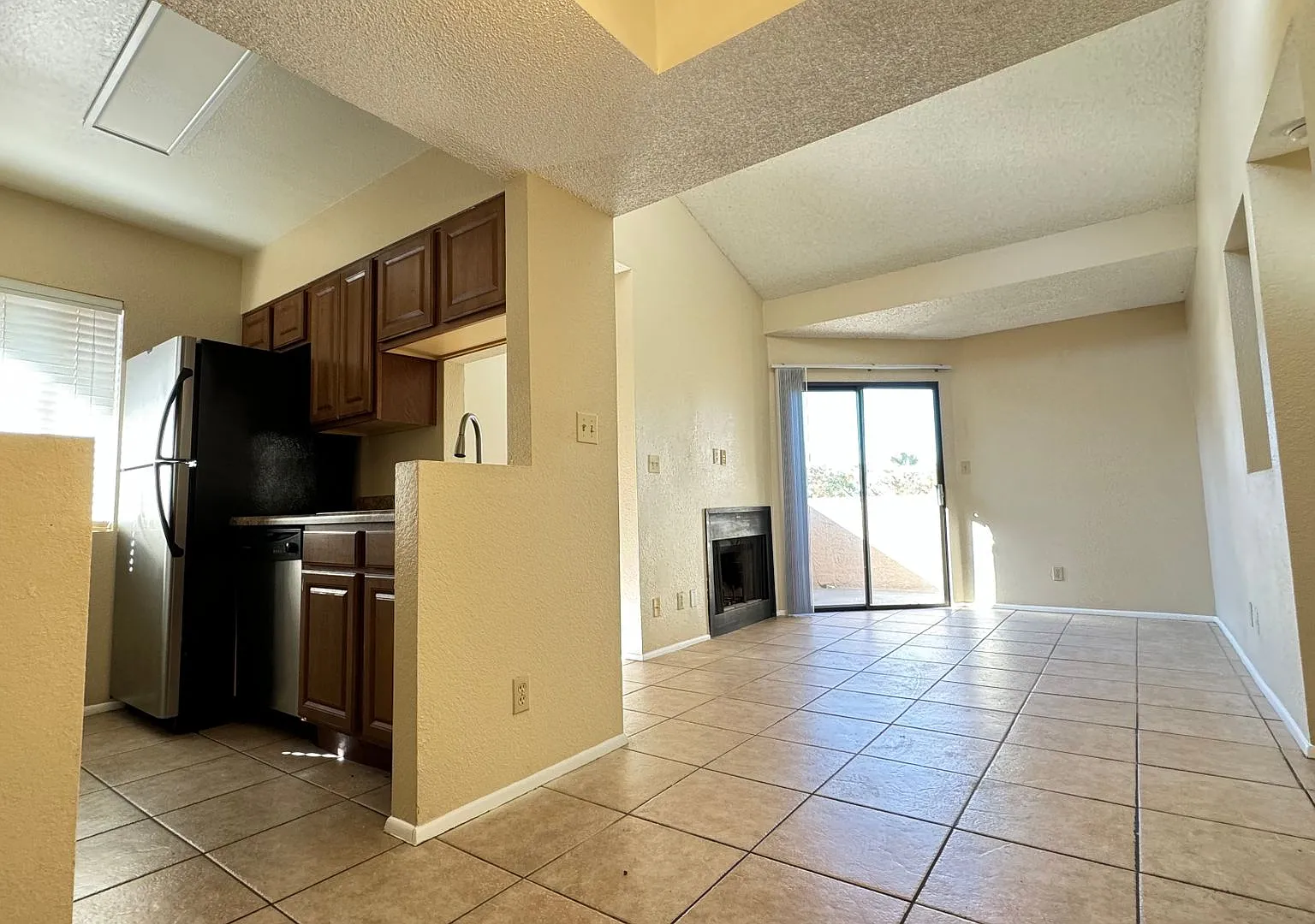 1745 E Glenn St — Photo 2
