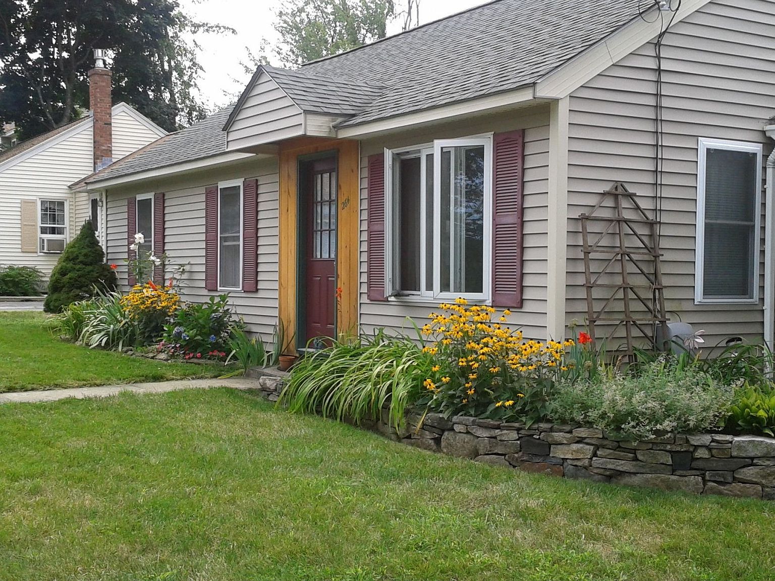 264 Pleasant St, Lunenburg, MA 01462 Zillow