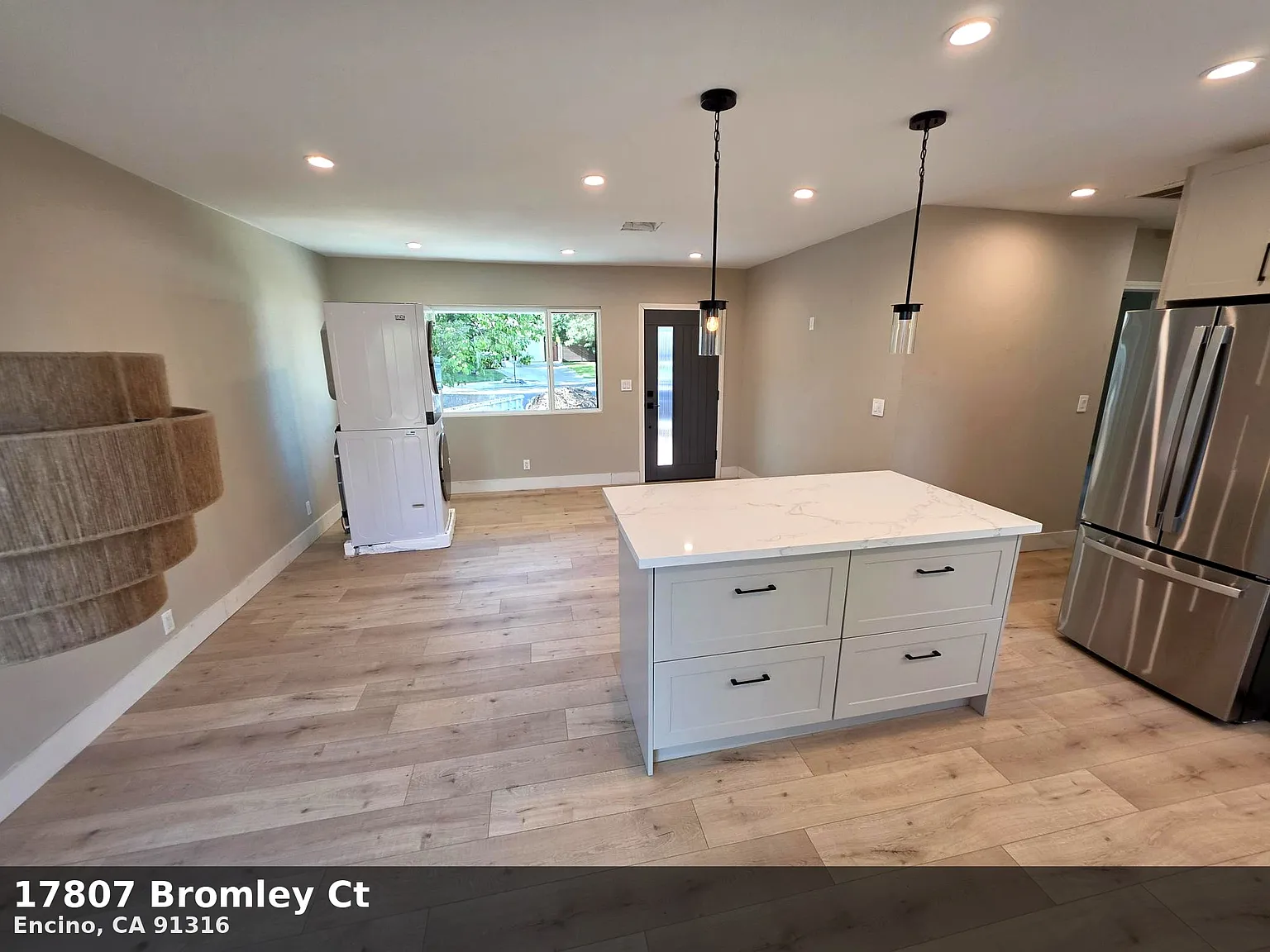 2 bed, 830 sqft, $4,000 — Photo 3