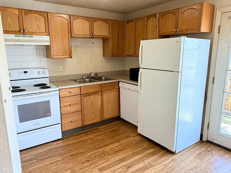 2318 S Colorado Ave — Photo 17