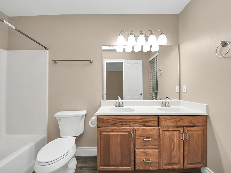 1163 Lovett St — Photo 14