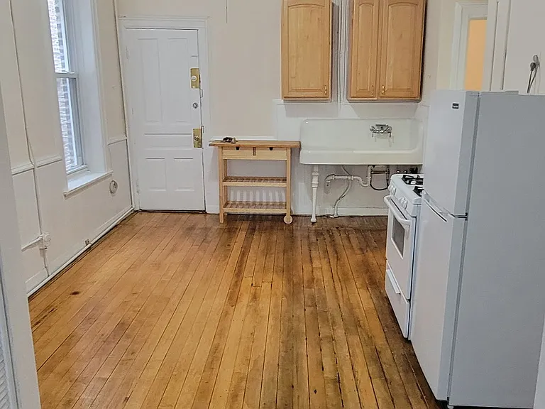 1727 W Erie St #2F — Photo 1