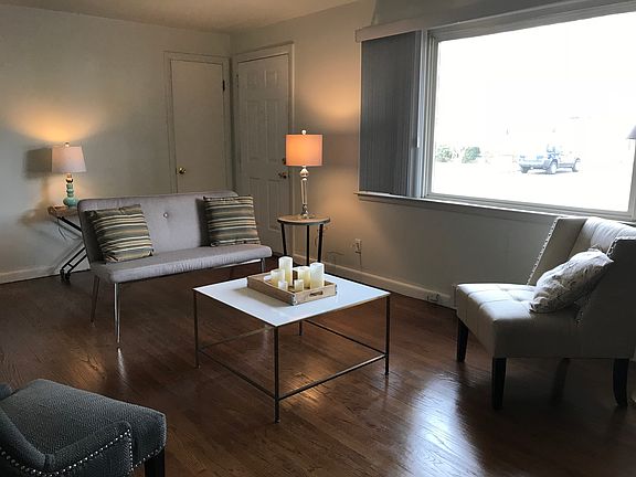 Hardwood and great light!