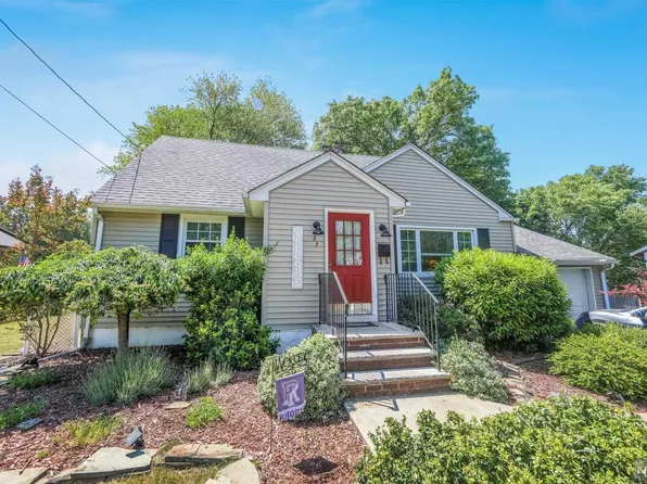 33 Clayton St, Hillsdale, NJ 07642