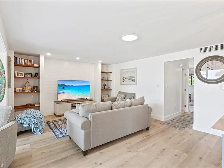 1910 Gulf Shore Blvd N #104 — Photo 9