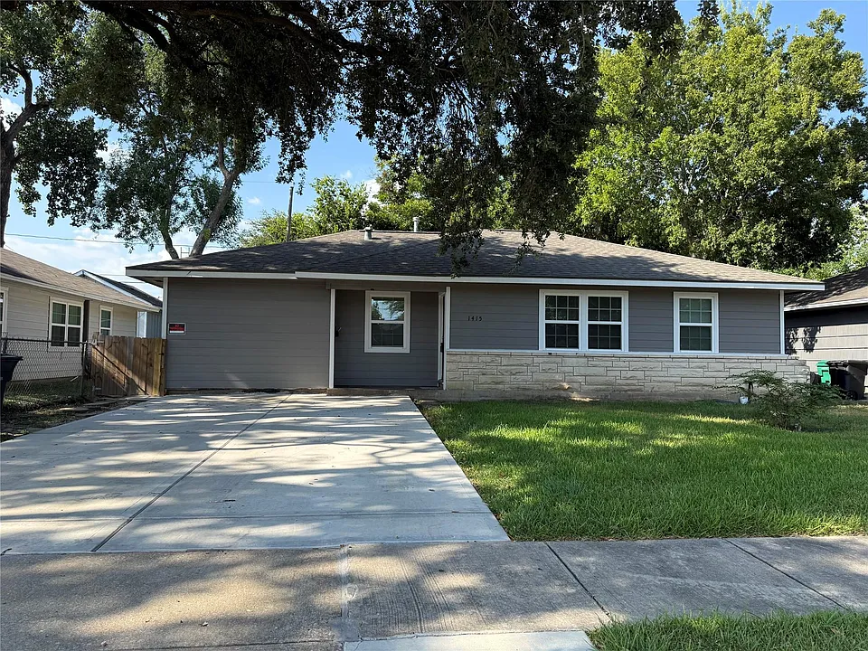 1415 Regal St