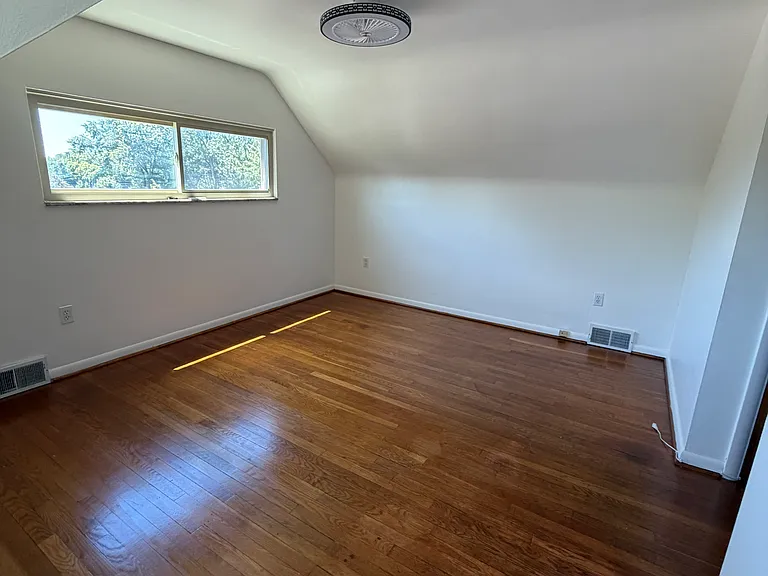 1214 Lakemont Dr — Photo 3