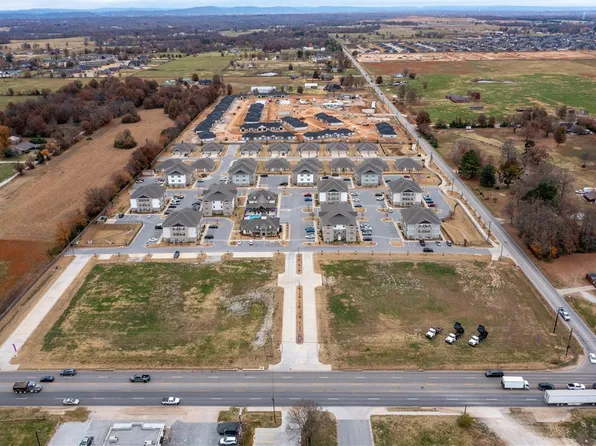 136 Bob Griffin Rd, Springdale, AR 72762