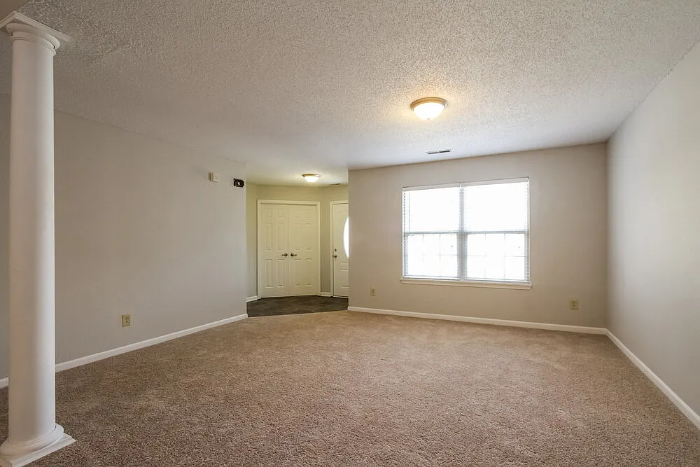 3 bed, 2.0 bath, 1904 sqft, $2,680 — Photo 2