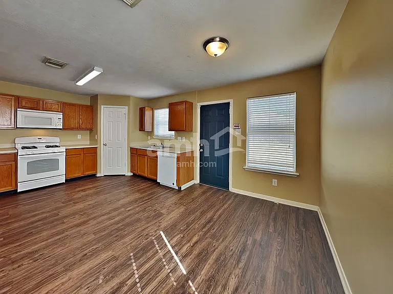 8002 Ginger Park Dr — Photo 5