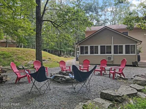 5 Pumphouse Rd, Lakeville, PA 18438