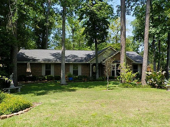 View from street...look at this large yard!