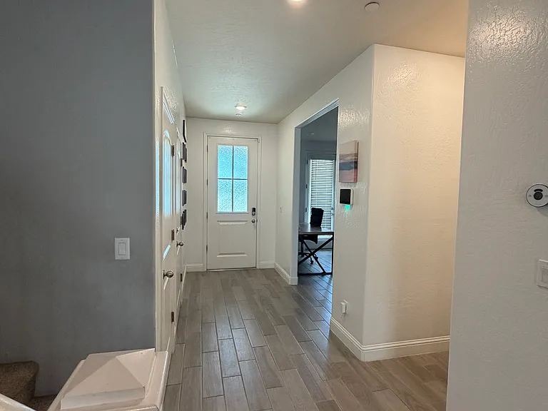 3486 N Clover Ave — Photo 7