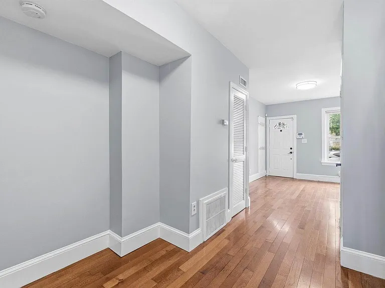 925 8th St NE — Photo 7