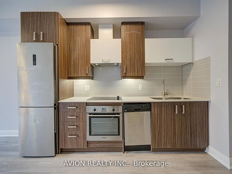 18 Uptown Dr #301 — Photo 3
