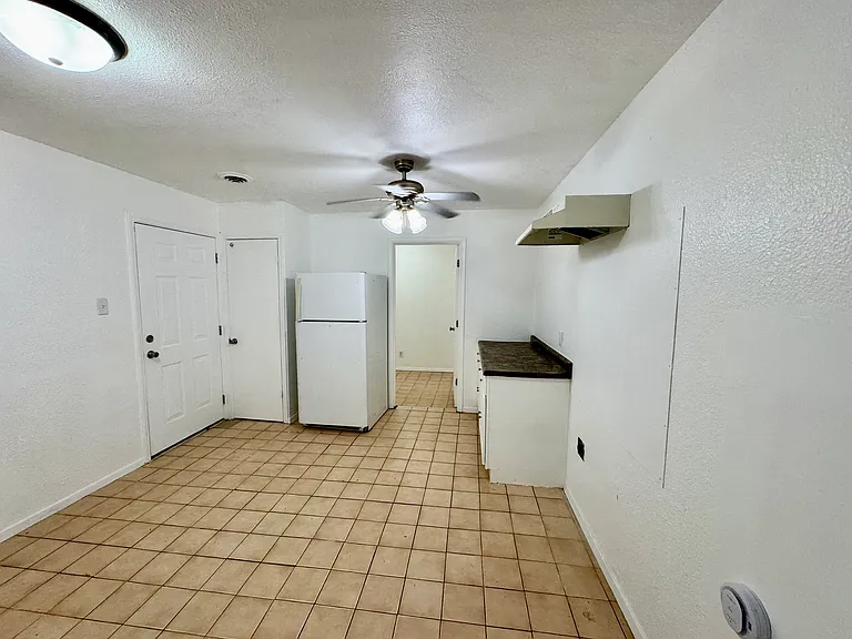 8 Louise Ln — Photo 6