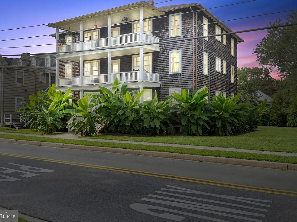 104 Maple Ave #4