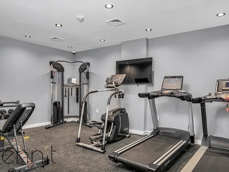 56 Ainslie St #2R — Photo 10