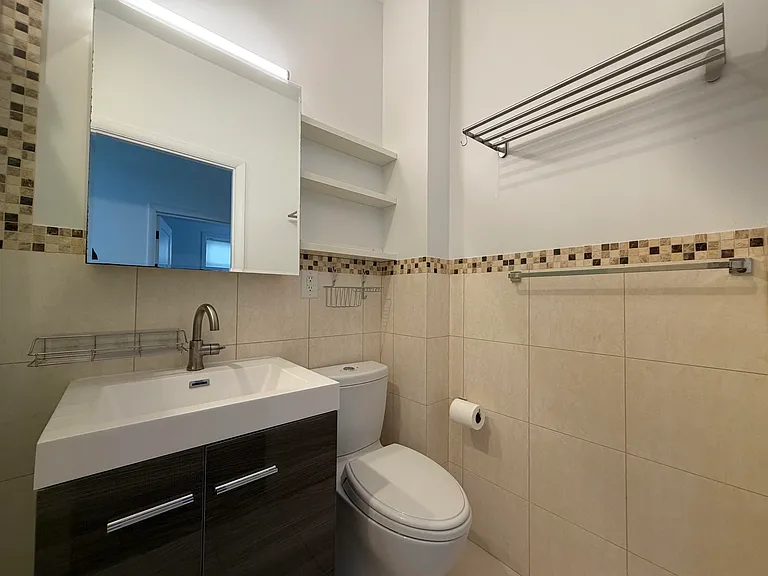 228 Maple St #2 — Photo 9