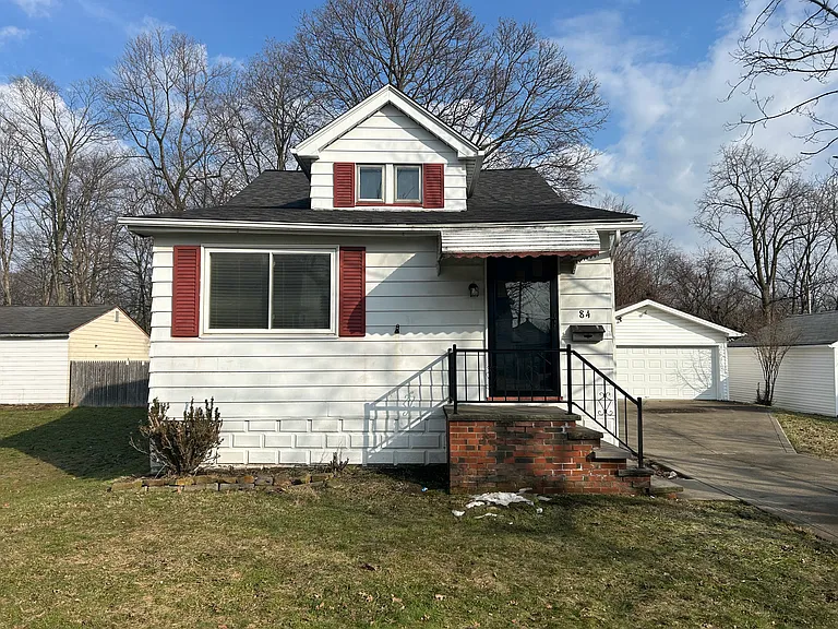 84 Thames Ave — Photo 1