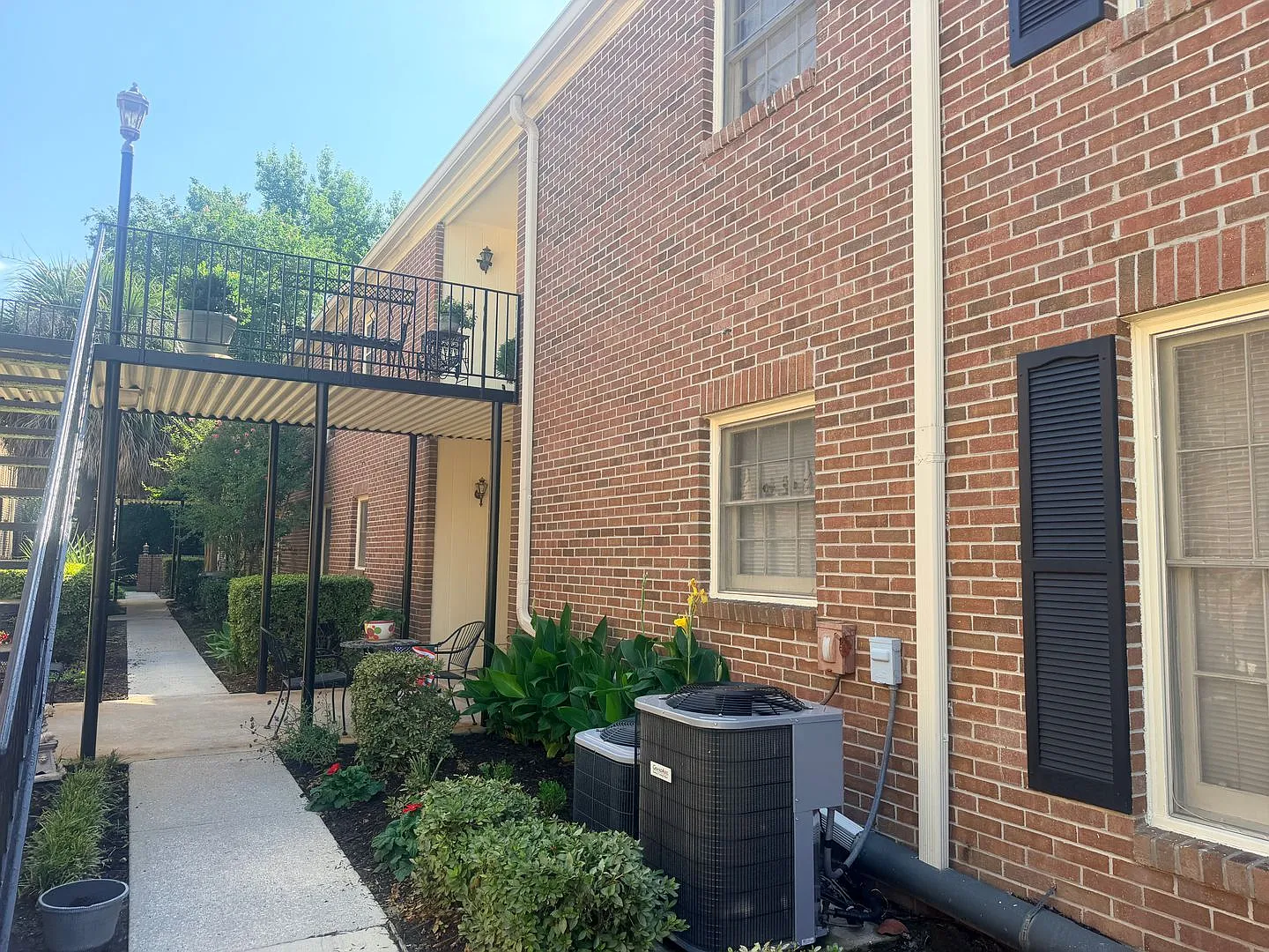 Forest Acres - Lakeshore Condominiums — Photo 3
