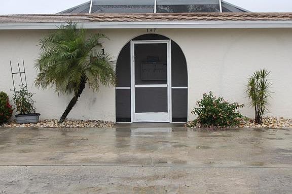 3rd image of 147 SW 47th Ter APT 4